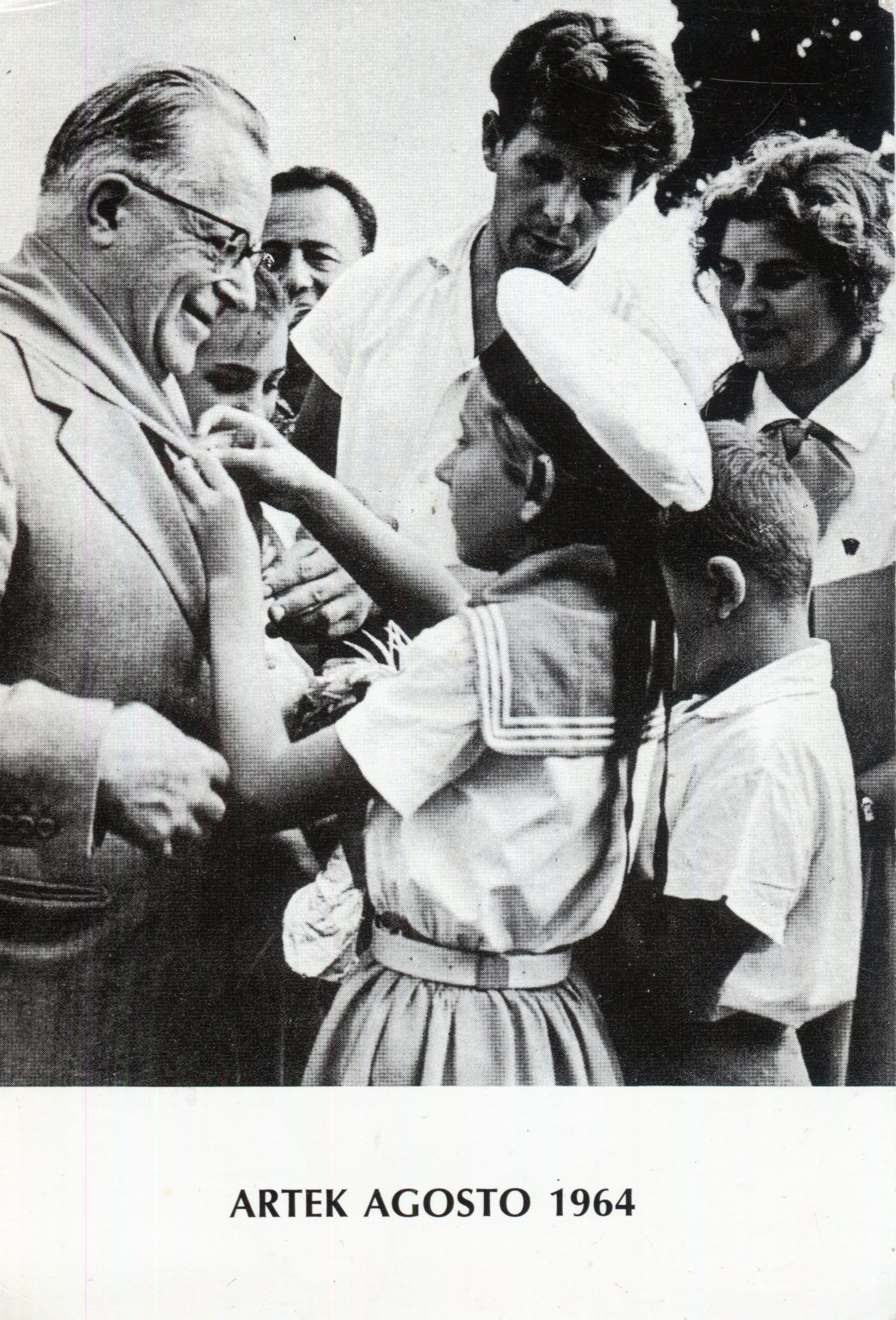 Togliatti con i Pionieri sovietici 1964