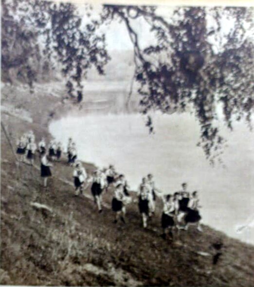 gruppo Pionieri Pradva di Mosca Noi Donne 24.6.1951 
