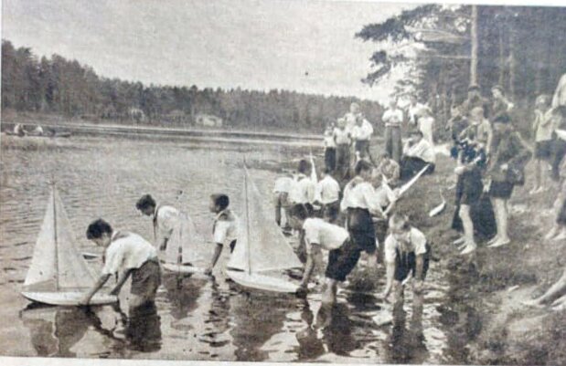 gruppo Pionieri Pradva di Mosca al fiume Noi Donne 24.6.1951 